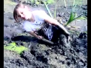 girls in deep mud 4