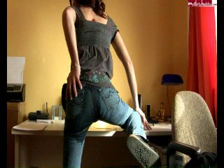 pee on the table through jeans (group video vkontakte ru/club16555988)